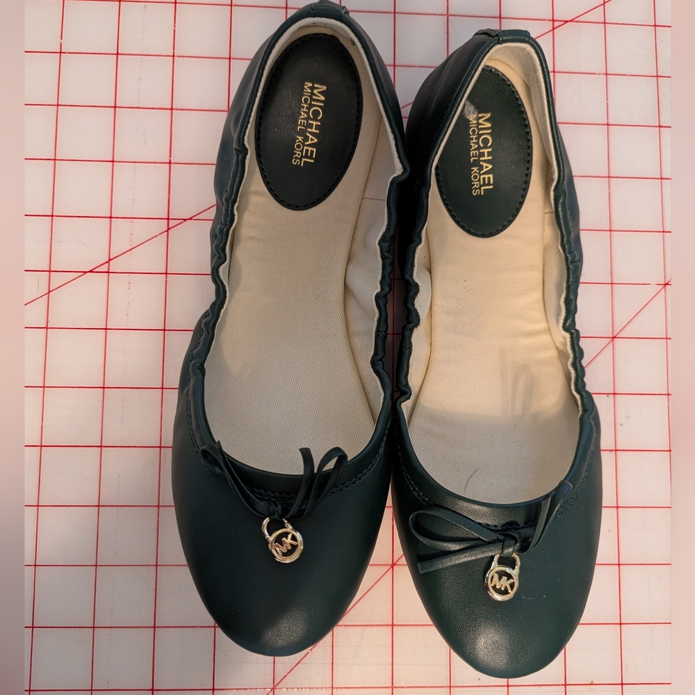 Michael Kors size 8 green ballet flats